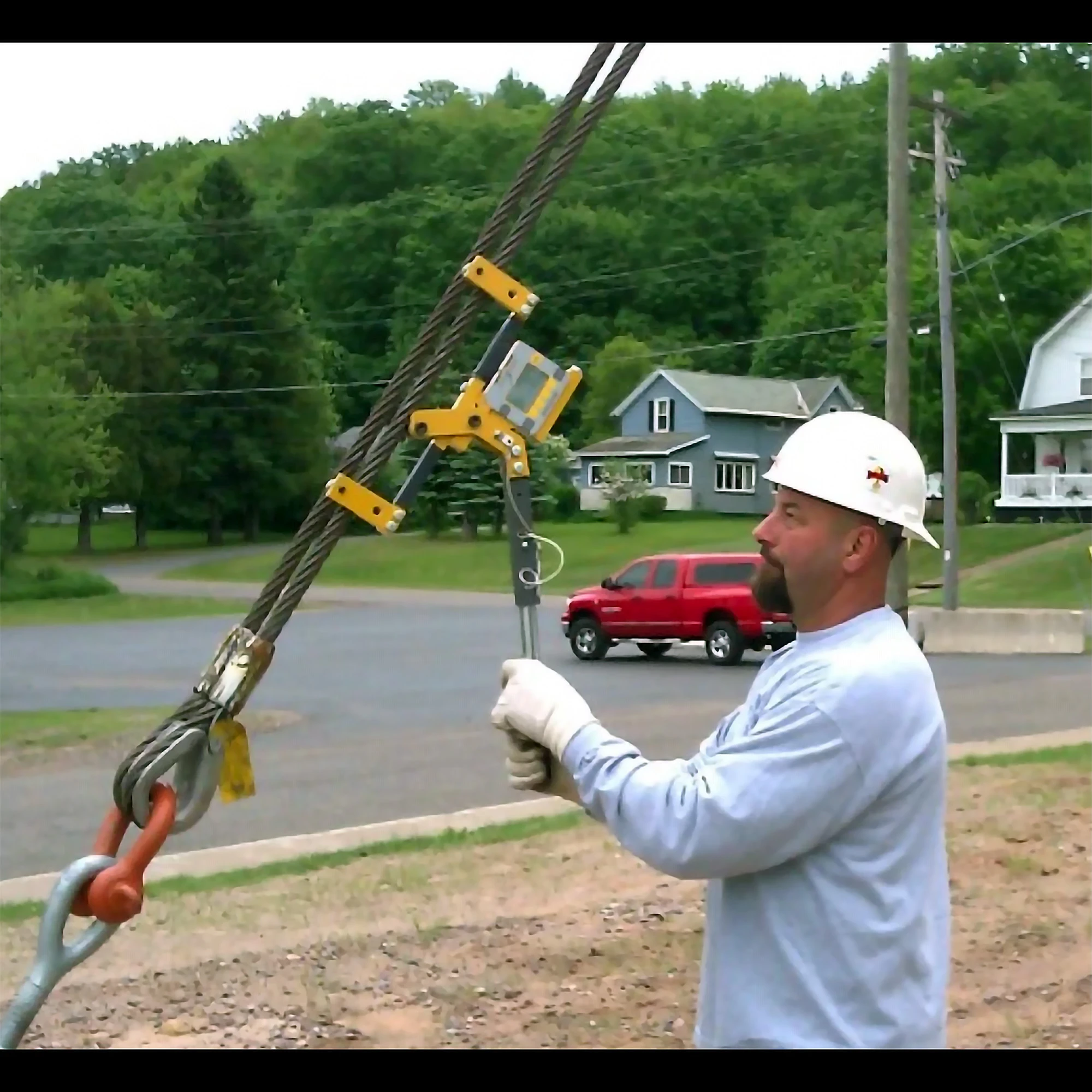 mengukur tegangan pada kabel